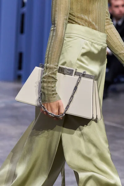 Look 15